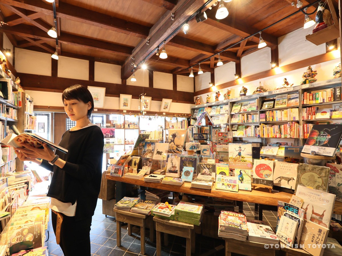 蔵の中ギャラリー・マンリン書店