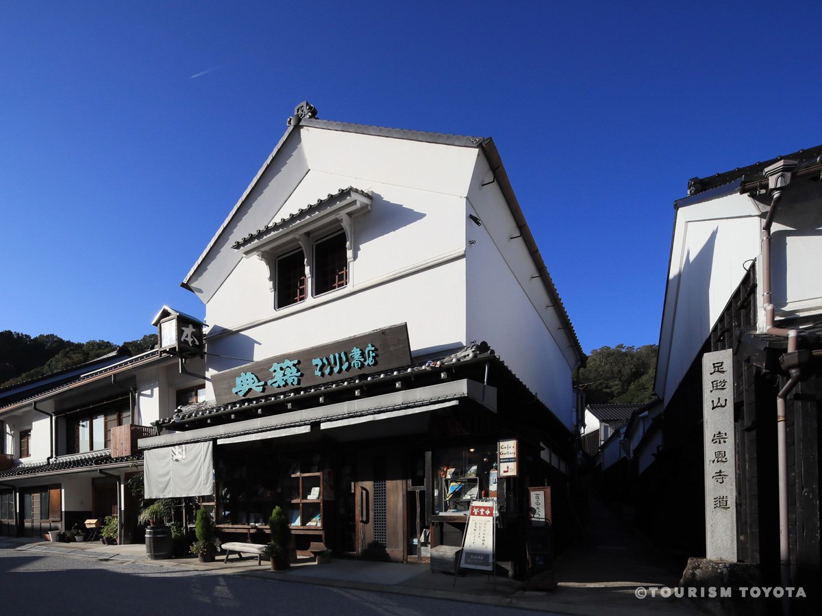 蔵の中ギャラリー・マンリン書店