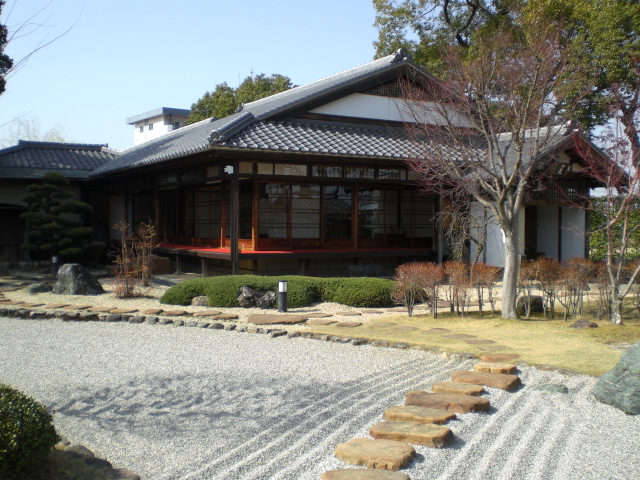 西尾市歴史公園 (西尾城と旧近衛邸)                    (にしおしれきしこうえん(にしおじょうときゅうこのえてい))